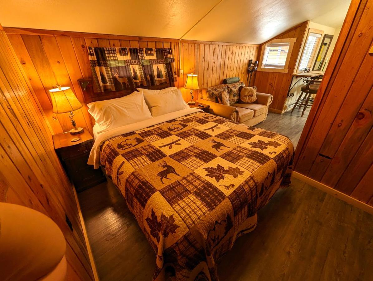 Yellowstone'S Treasure Cabins Gardiner Bagian luar foto