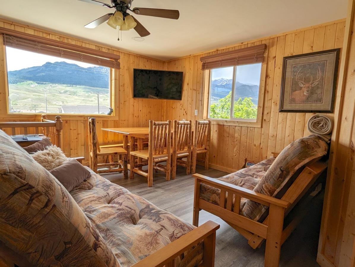Yellowstone'S Treasure Cabins Gardiner Bagian luar foto