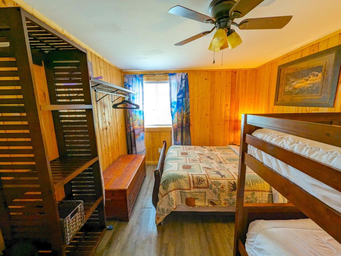 Yellowstone'S Treasure Cabins Gardiner Bagian luar foto