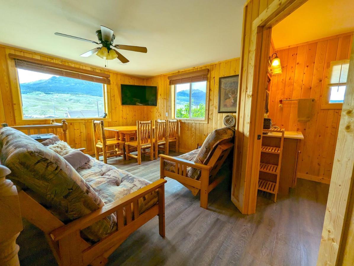 Yellowstone'S Treasure Cabins Gardiner Bagian luar foto