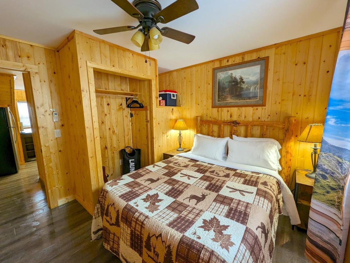 Yellowstone'S Treasure Cabins Gardiner Bagian luar foto