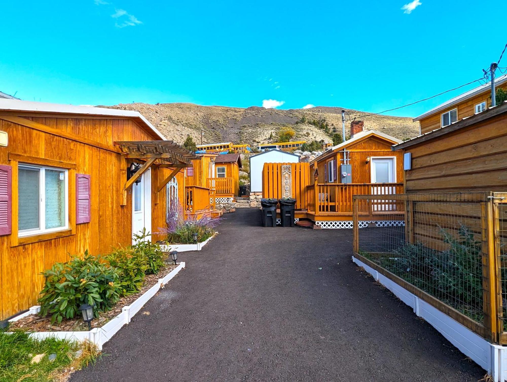 Yellowstone'S Treasure Cabins Gardiner Bagian luar foto
