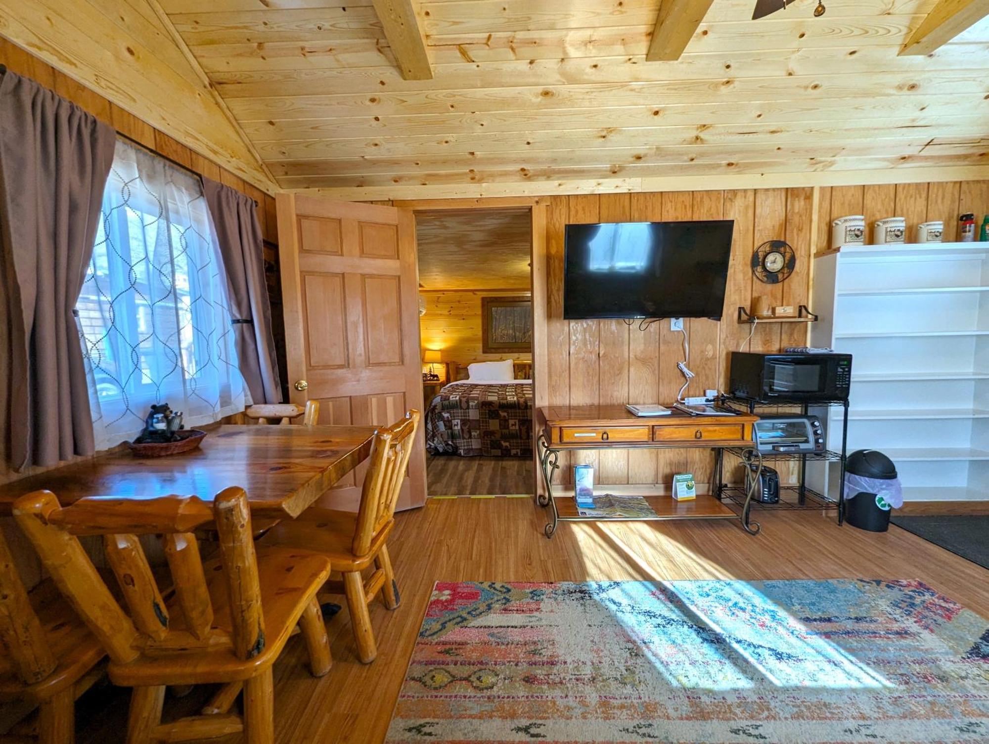 Yellowstone'S Treasure Cabins Gardiner Bagian luar foto