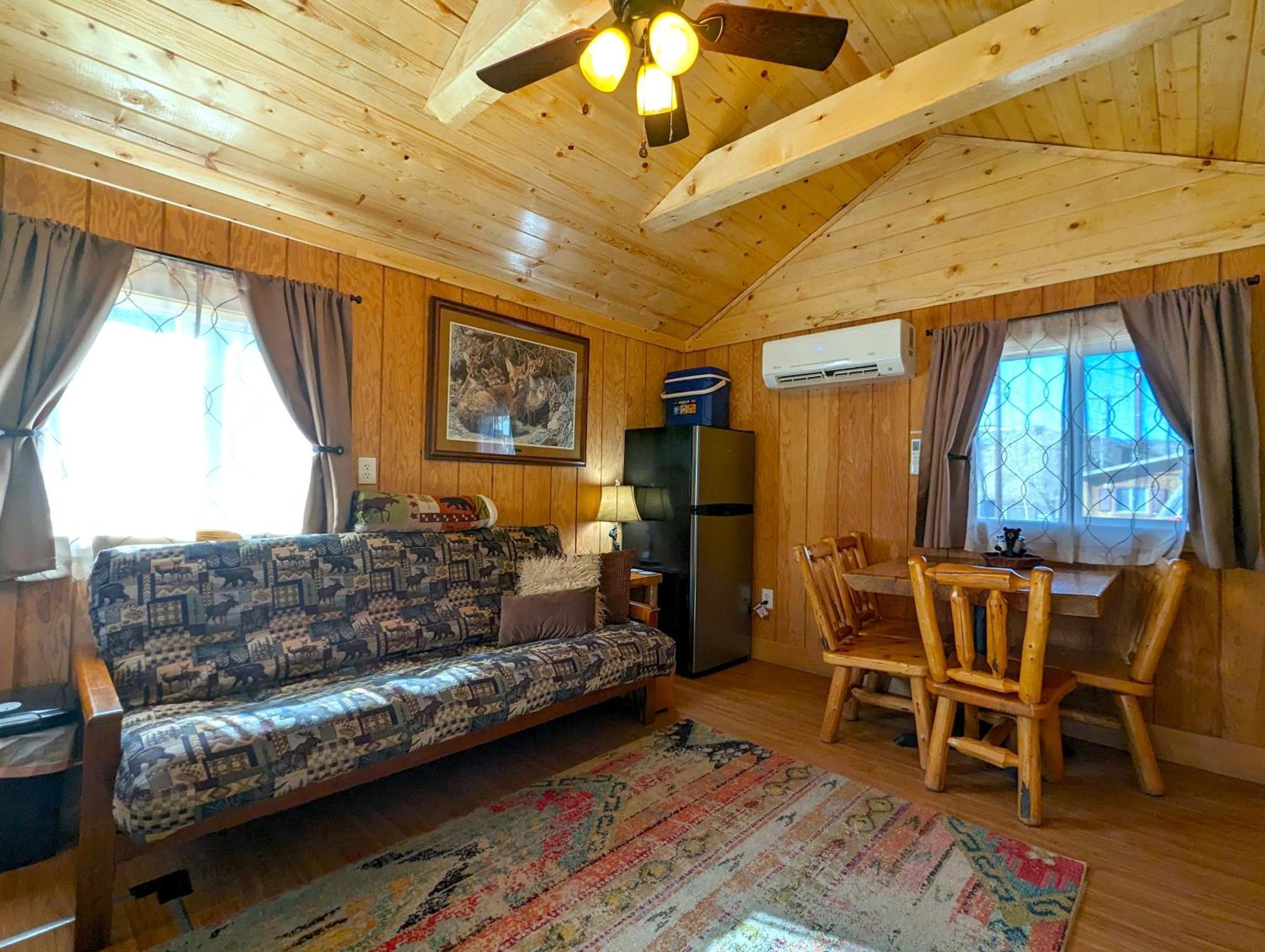Yellowstone'S Treasure Cabins Gardiner Bagian luar foto