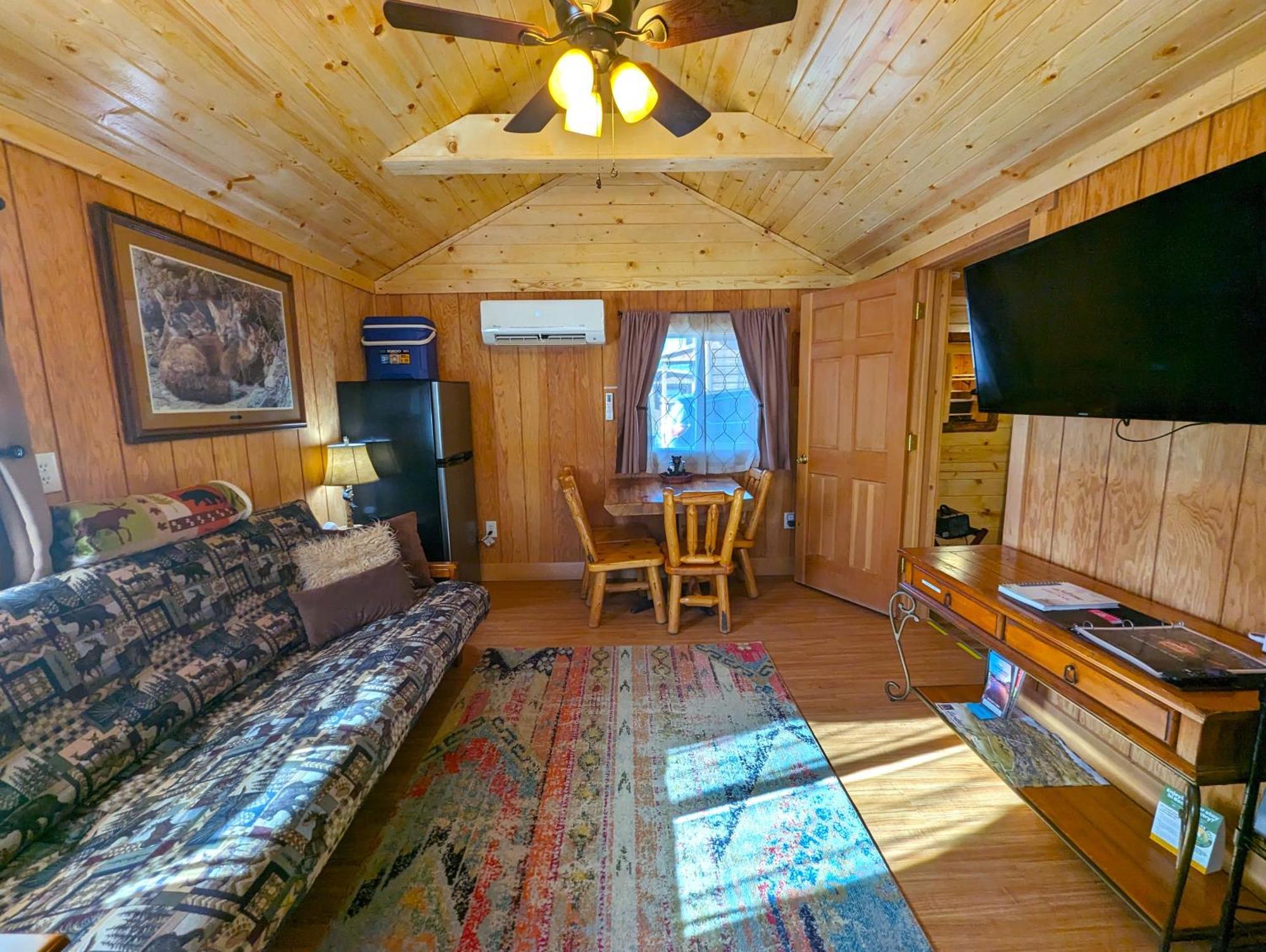 Yellowstone'S Treasure Cabins Gardiner Bagian luar foto