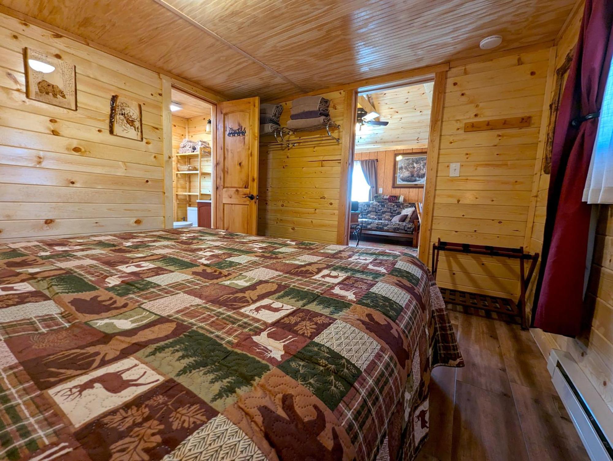 Yellowstone'S Treasure Cabins Gardiner Bagian luar foto