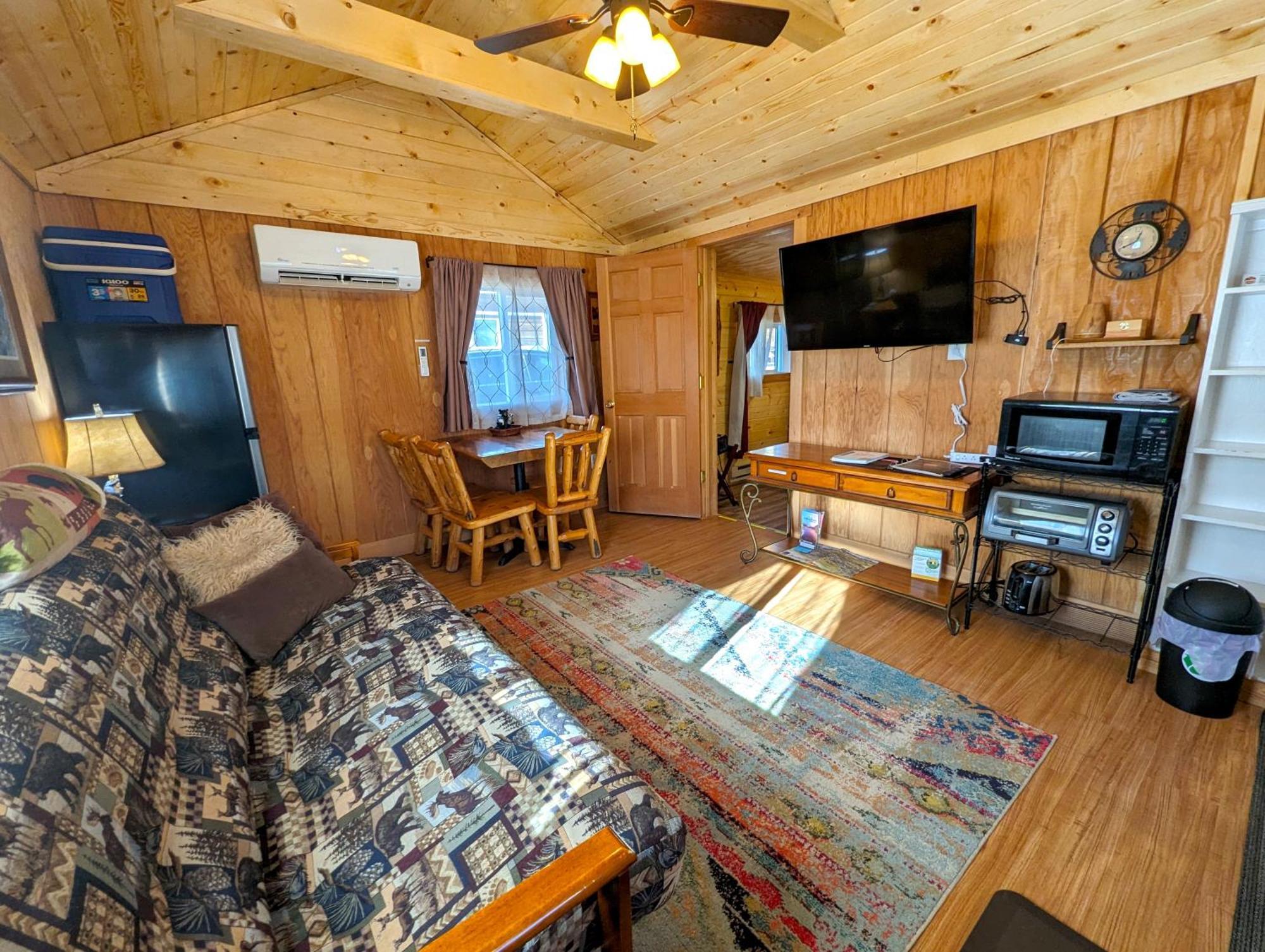 Yellowstone'S Treasure Cabins Gardiner Bagian luar foto