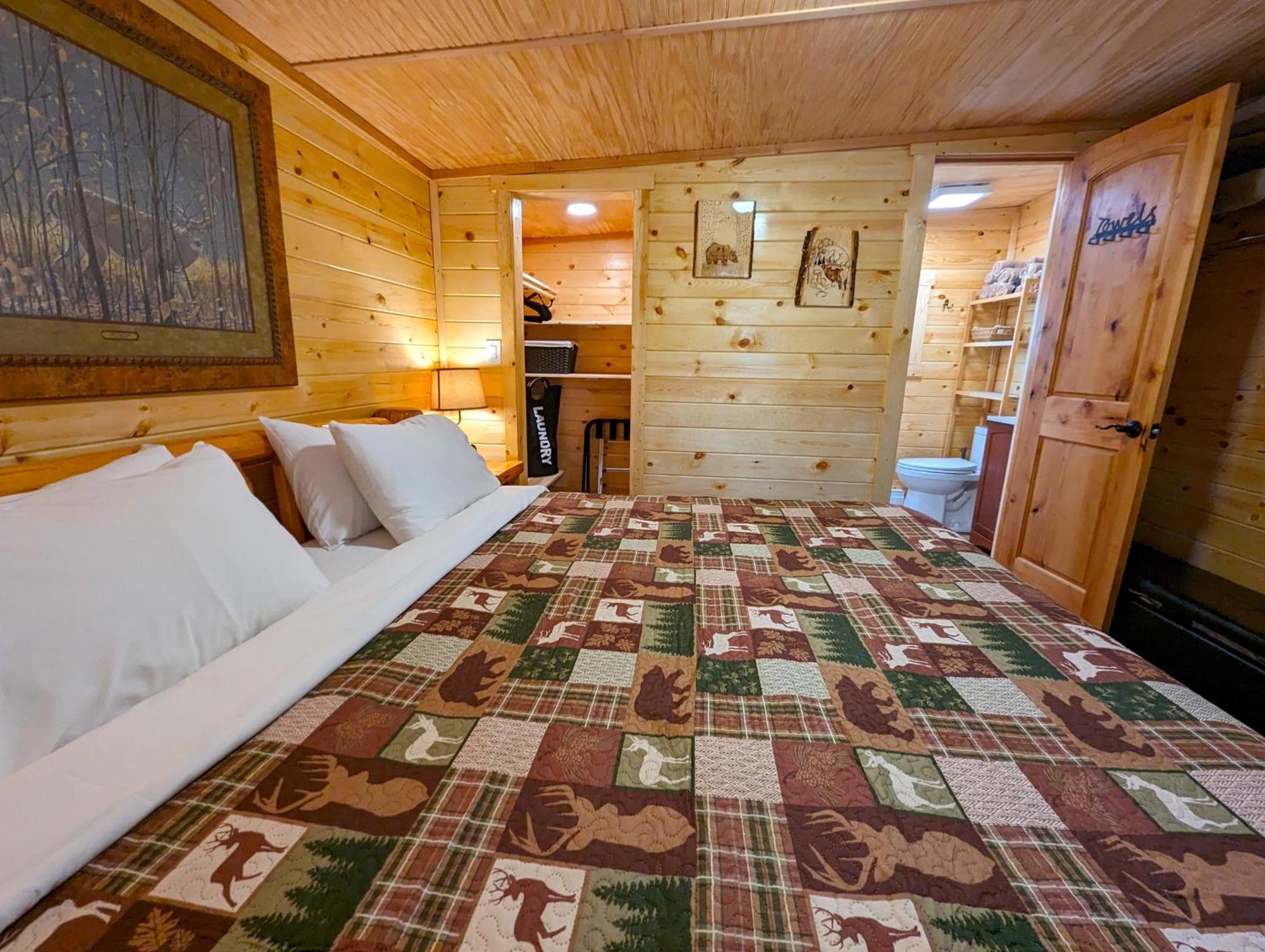 Yellowstone'S Treasure Cabins Gardiner Bagian luar foto