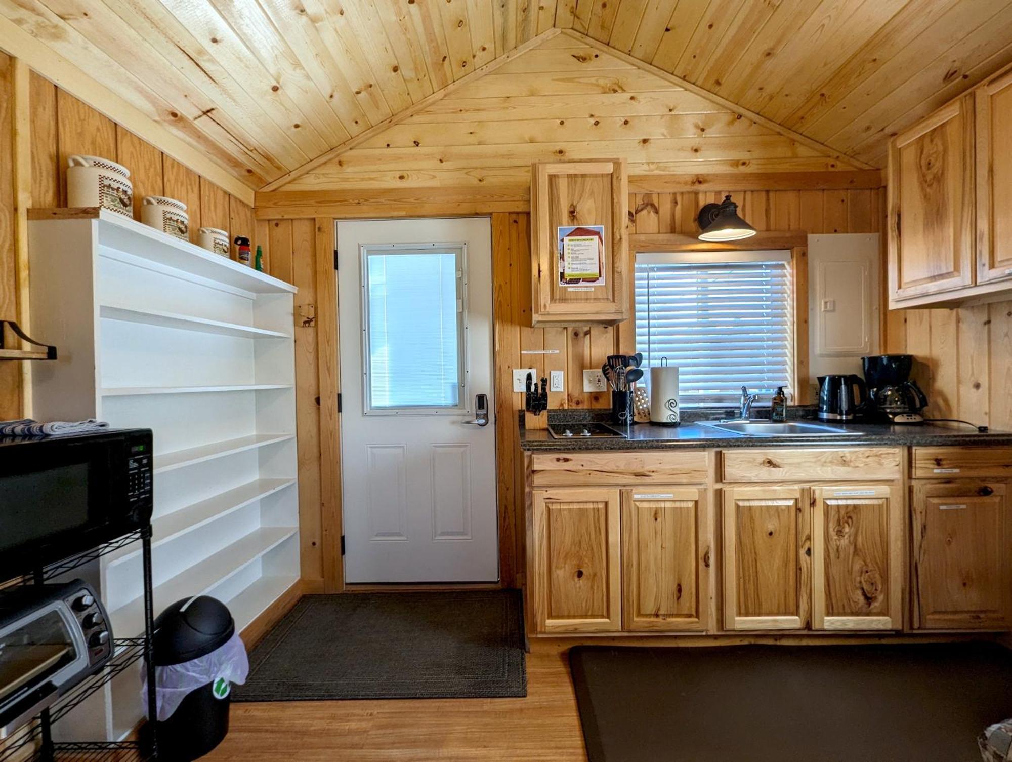 Yellowstone'S Treasure Cabins Gardiner Bagian luar foto
