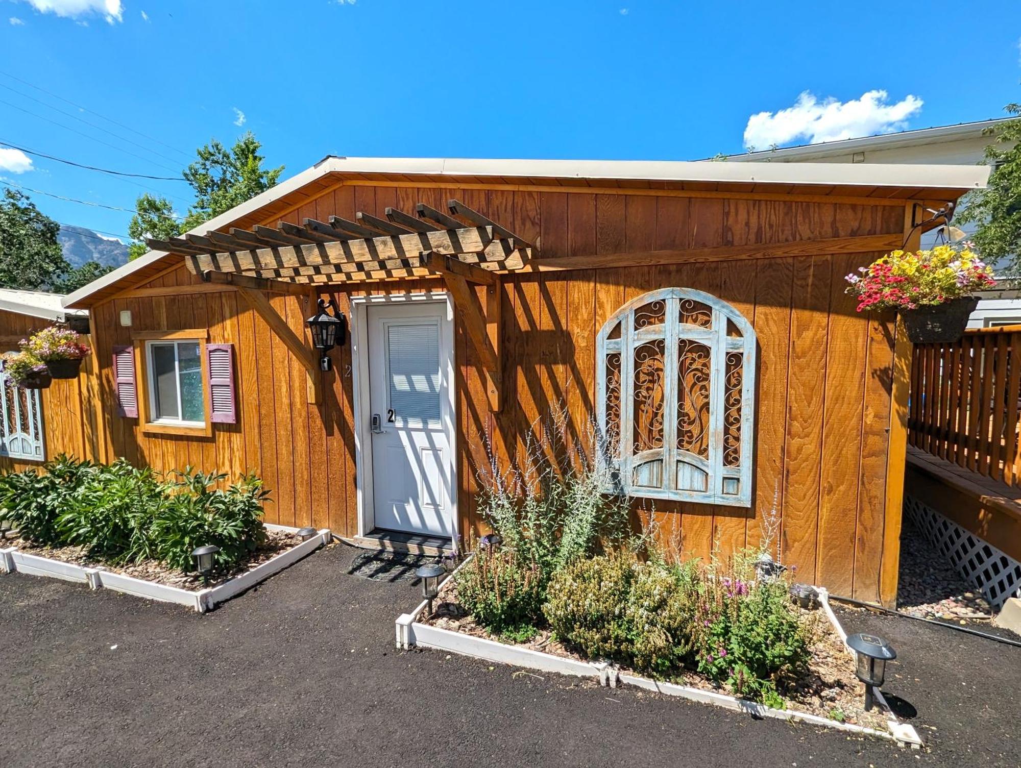 Yellowstone'S Treasure Cabins Gardiner Bagian luar foto