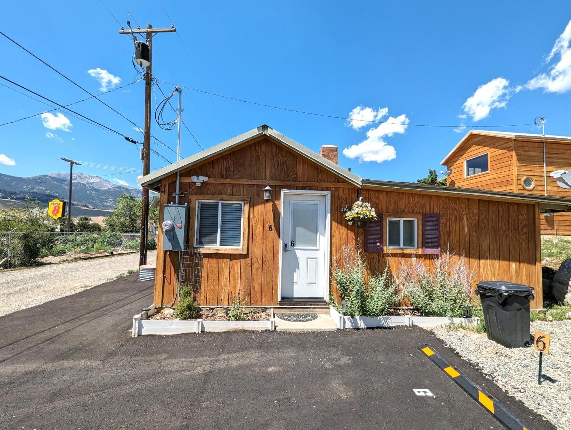 Yellowstone'S Treasure Cabins Gardiner Bagian luar foto