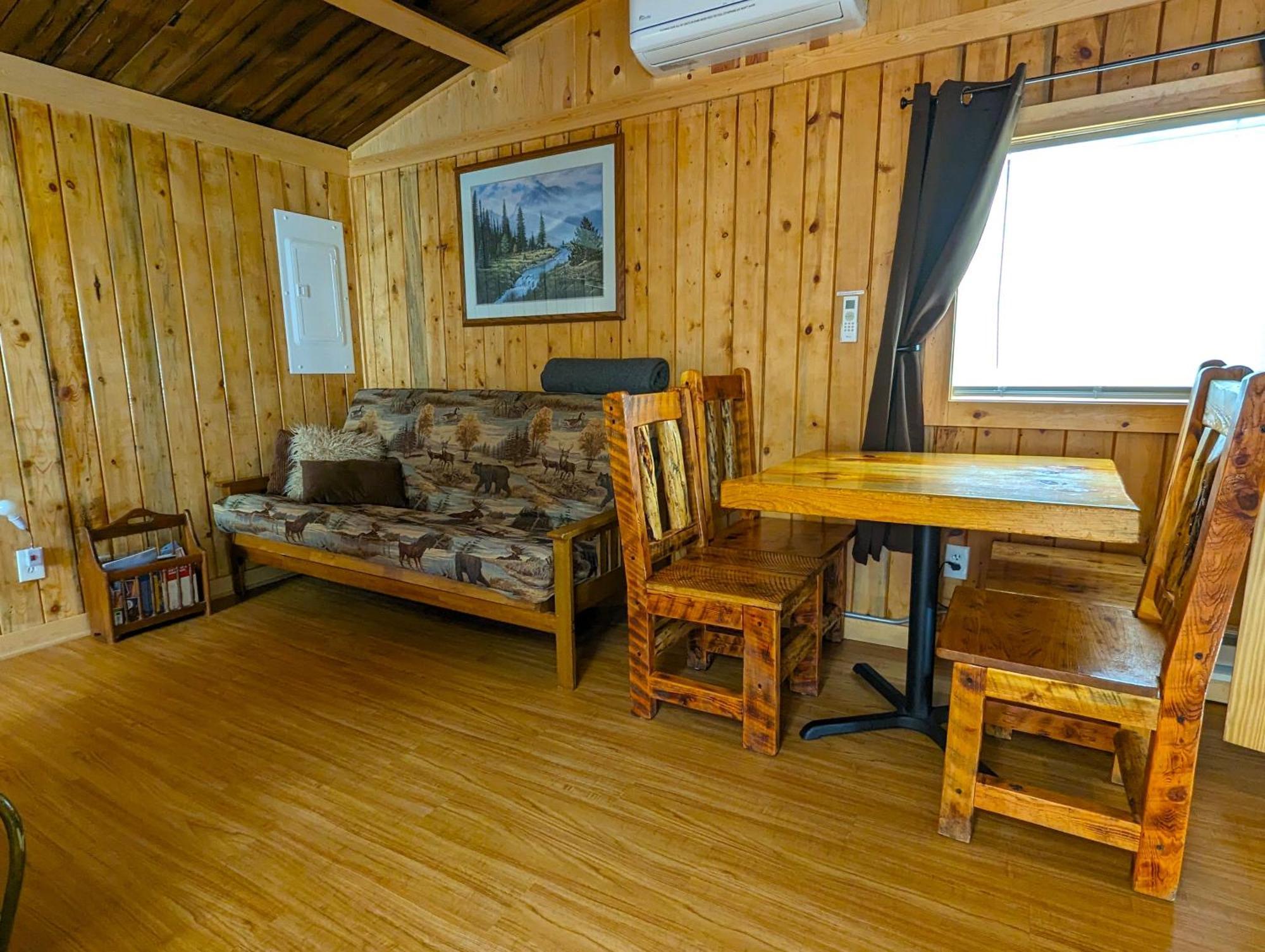 Yellowstone'S Treasure Cabins Gardiner Bagian luar foto