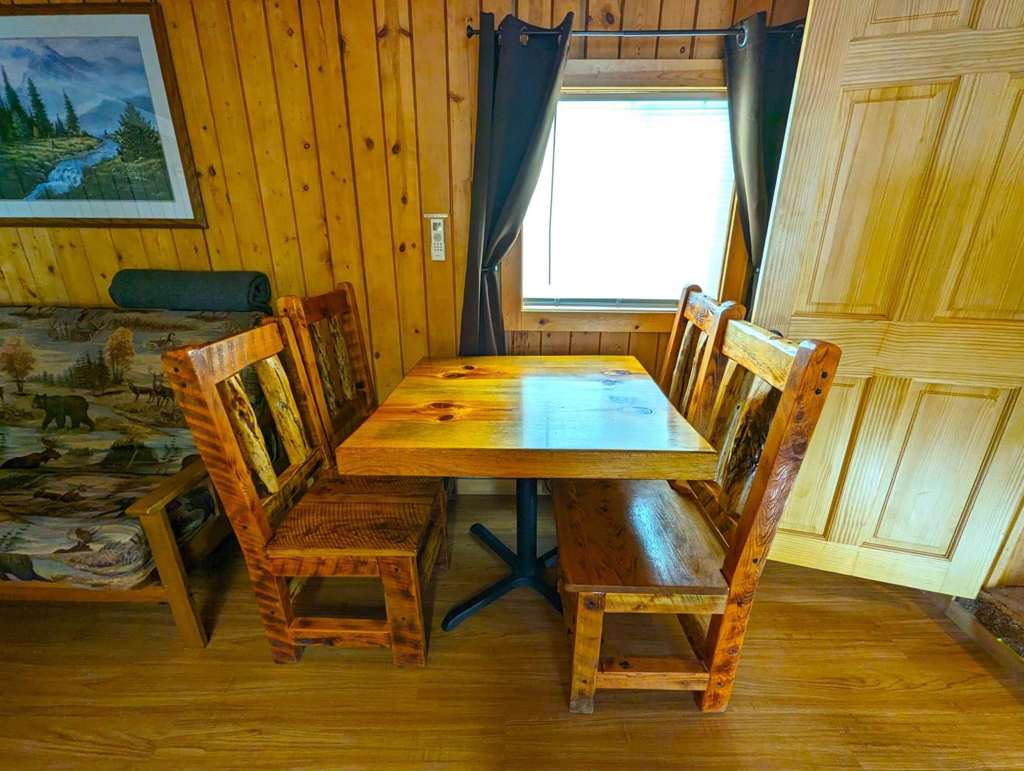 Yellowstone'S Treasure Cabins Gardiner Bagian luar foto