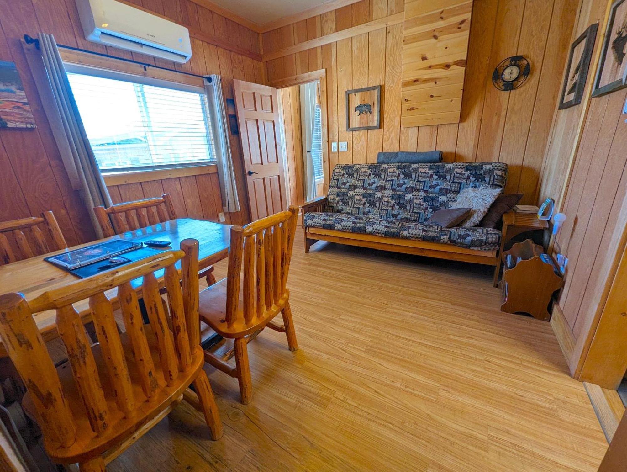 Yellowstone'S Treasure Cabins Gardiner Bagian luar foto