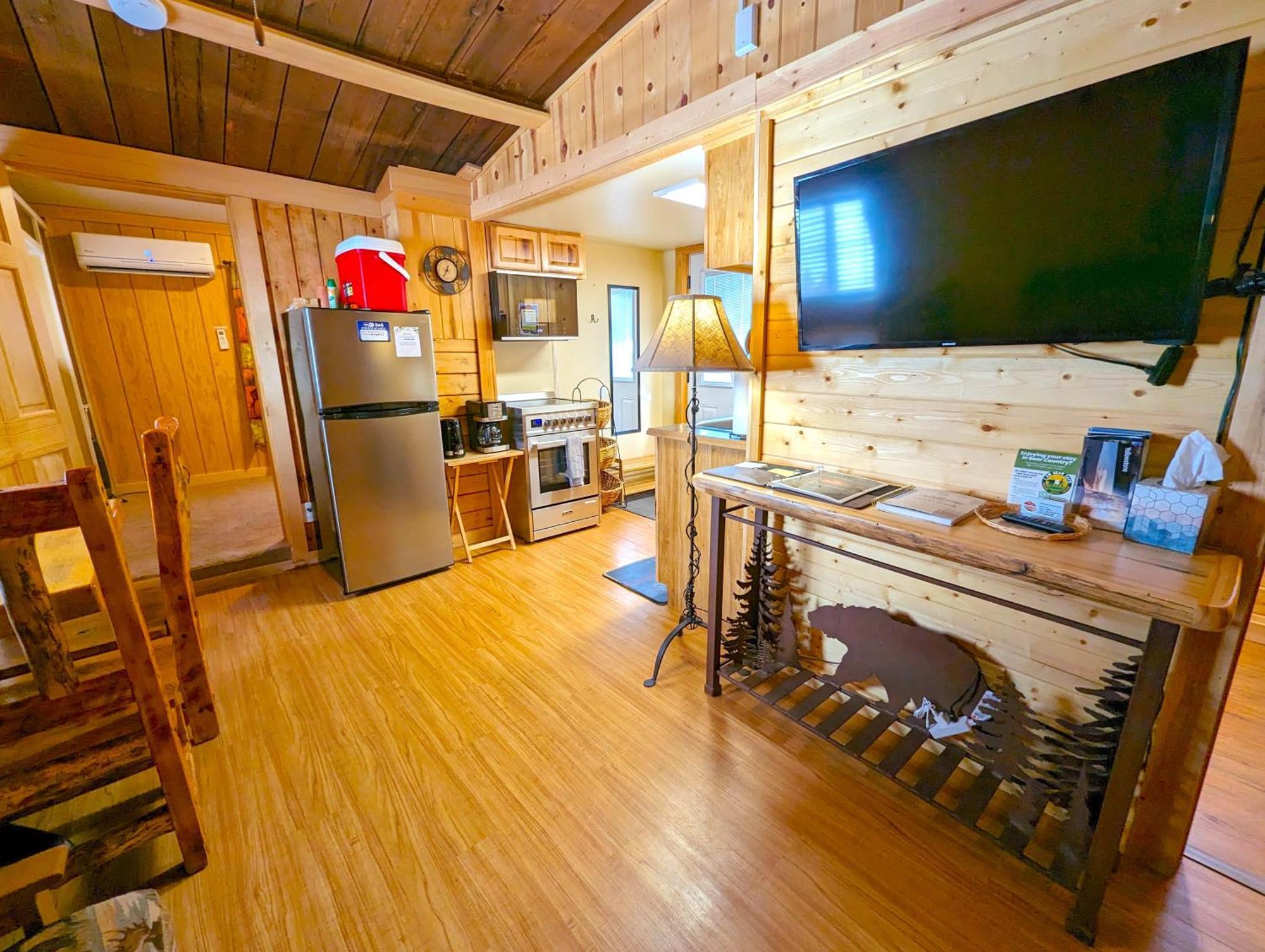Yellowstone'S Treasure Cabins Gardiner Bagian luar foto