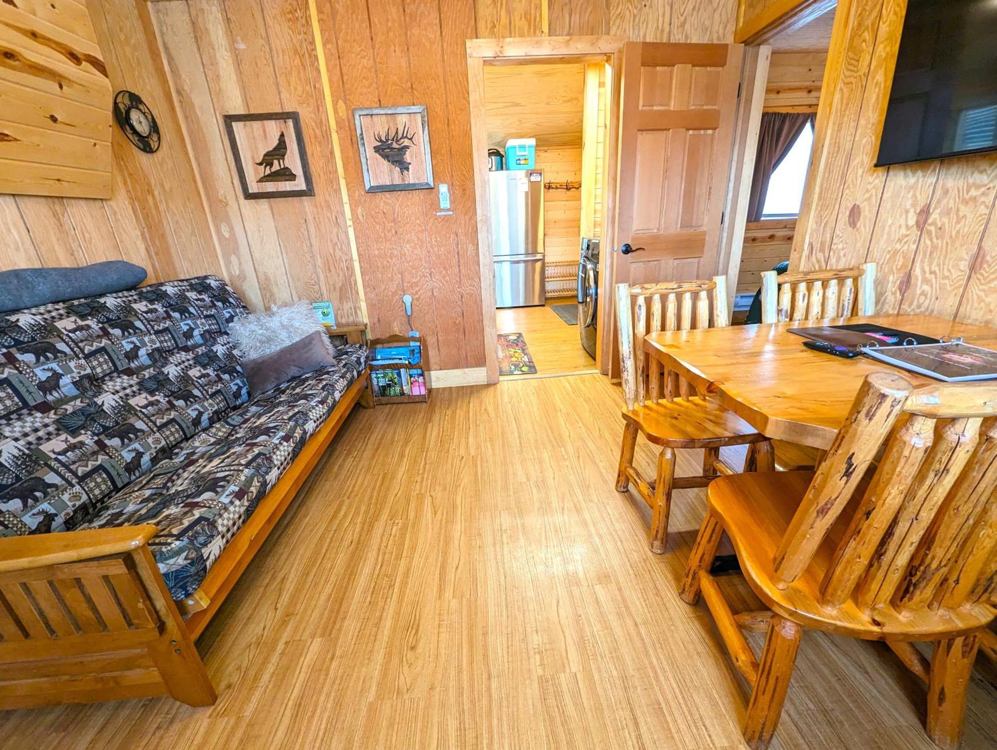 Yellowstone'S Treasure Cabins Gardiner Bagian luar foto