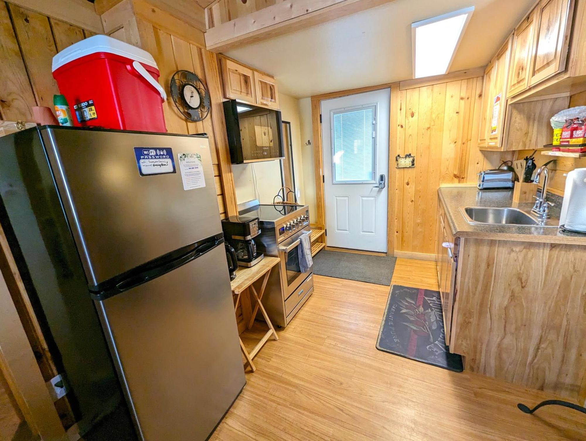 Yellowstone'S Treasure Cabins Gardiner Bagian luar foto