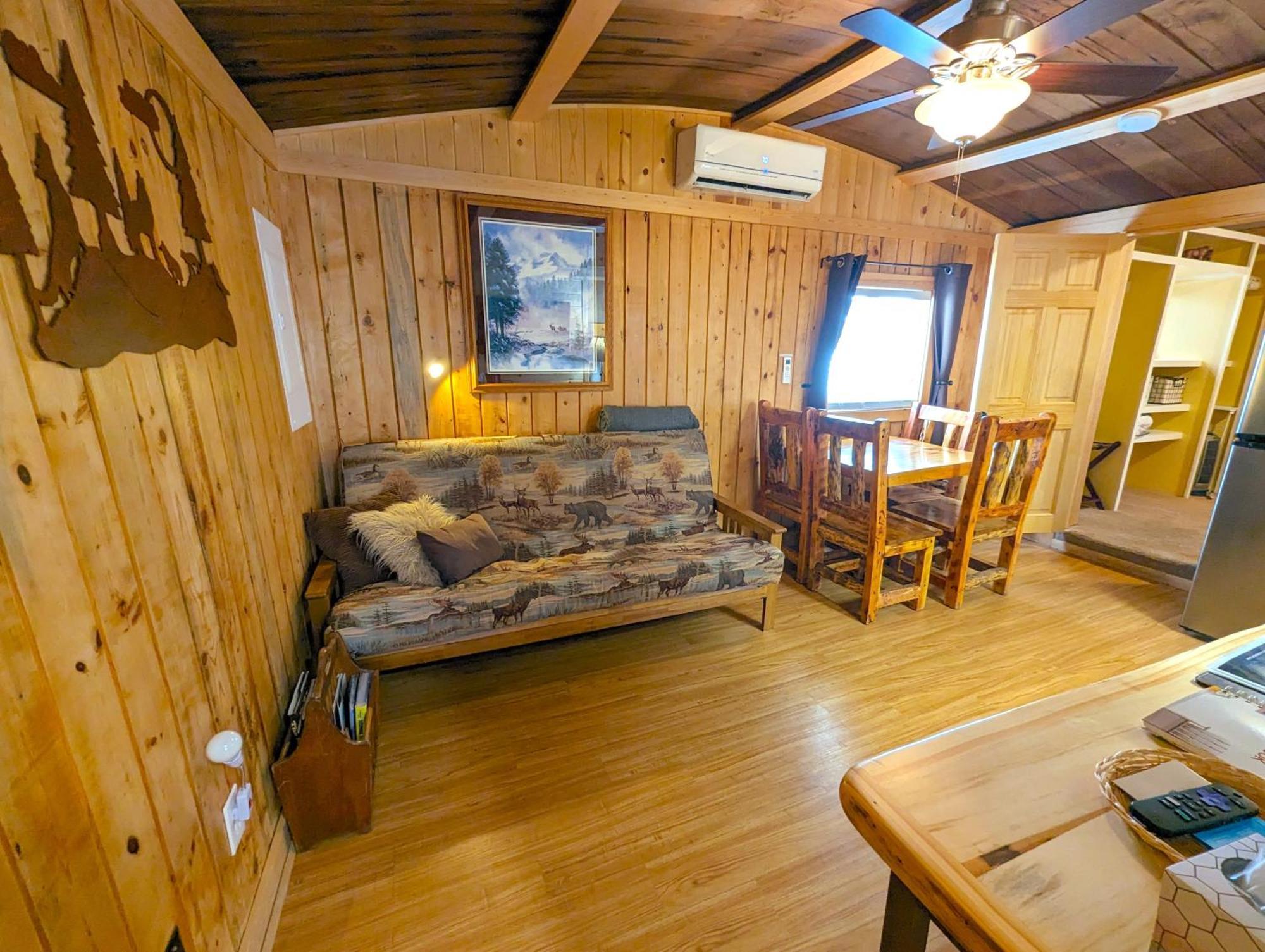 Yellowstone'S Treasure Cabins Gardiner Bagian luar foto