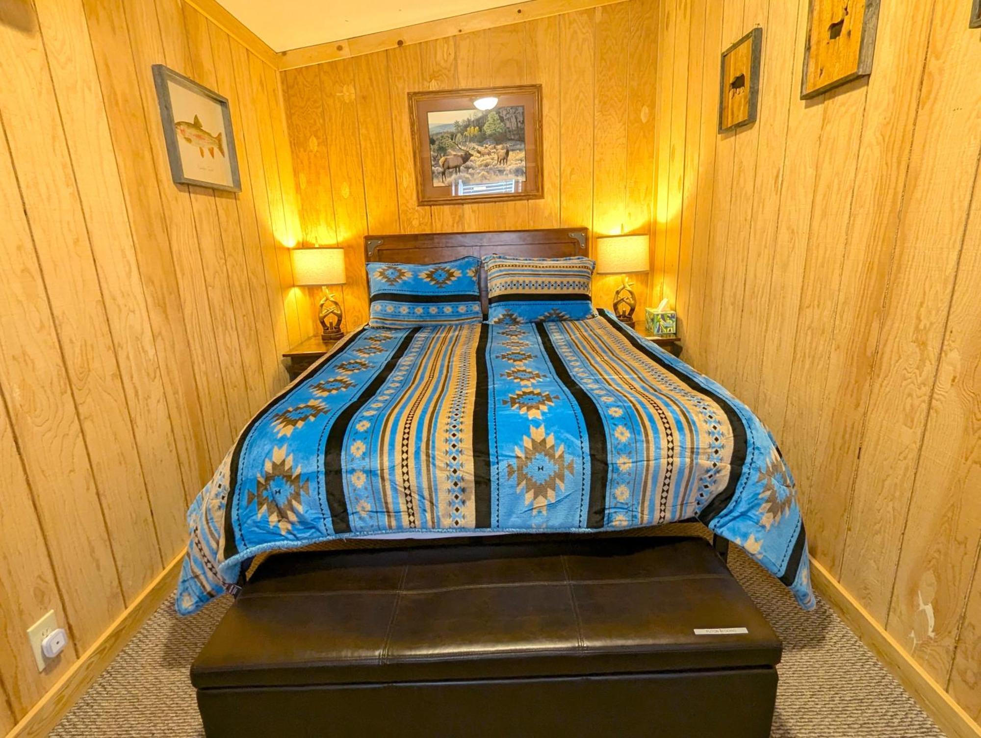 Yellowstone'S Treasure Cabins Gardiner Bagian luar foto