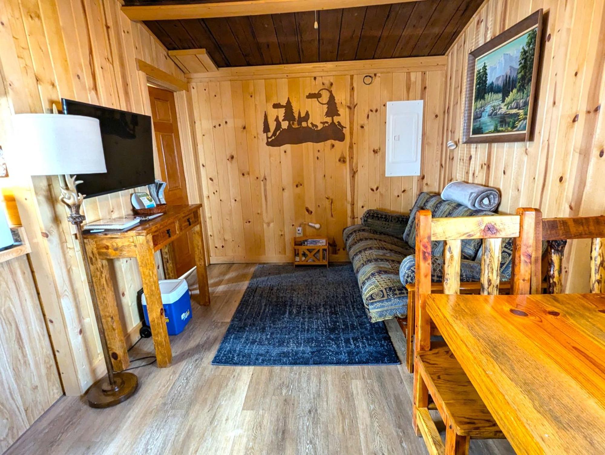 Yellowstone'S Treasure Cabins Gardiner Bagian luar foto