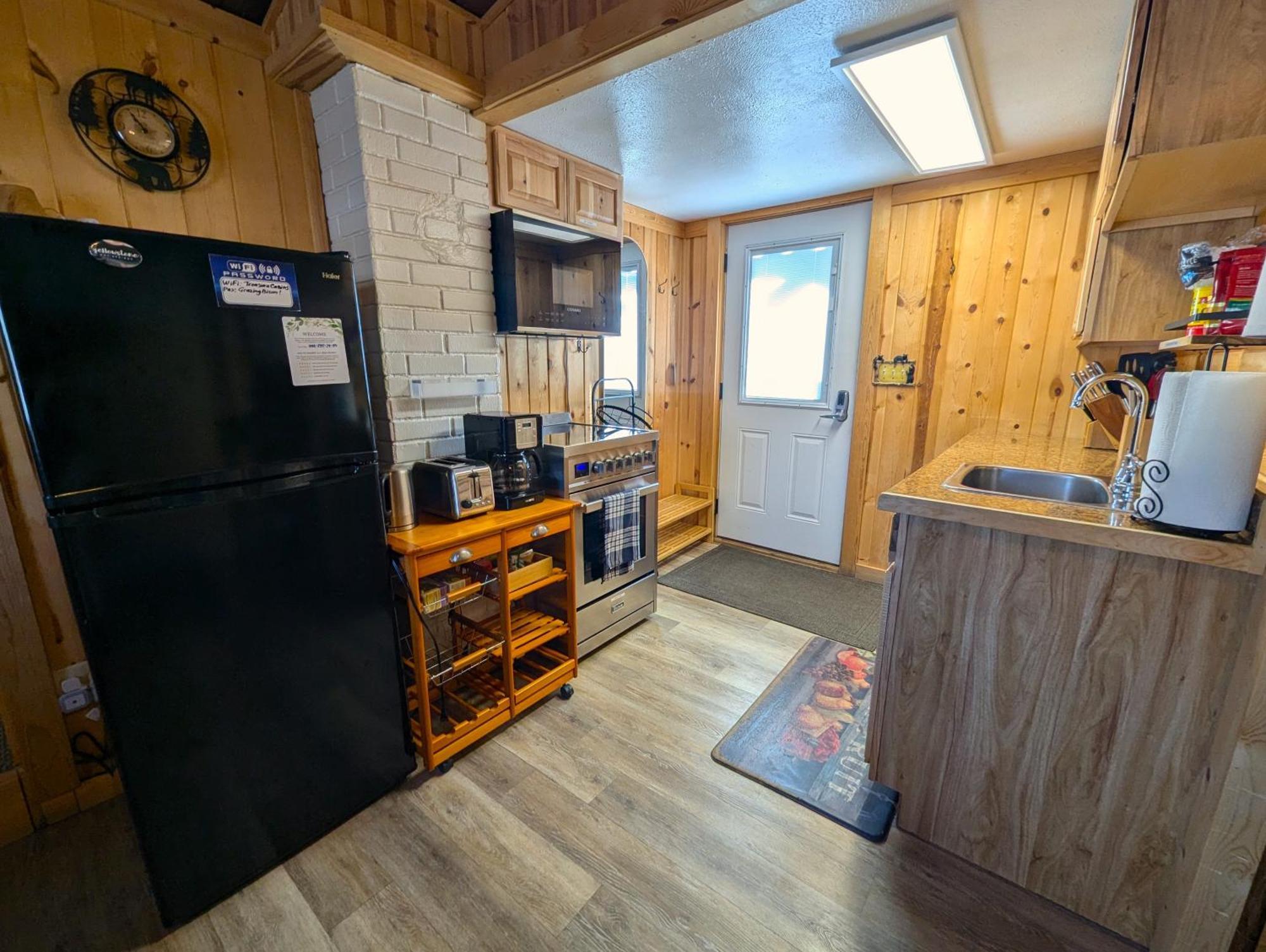 Yellowstone'S Treasure Cabins Gardiner Bagian luar foto