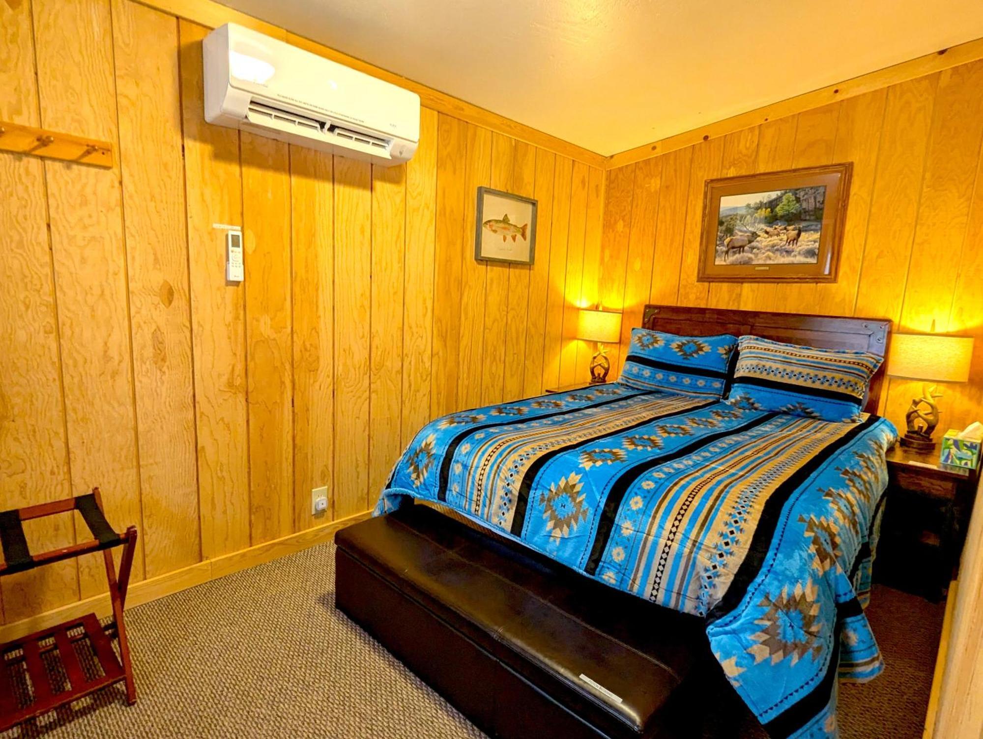 Yellowstone'S Treasure Cabins Gardiner Bagian luar foto
