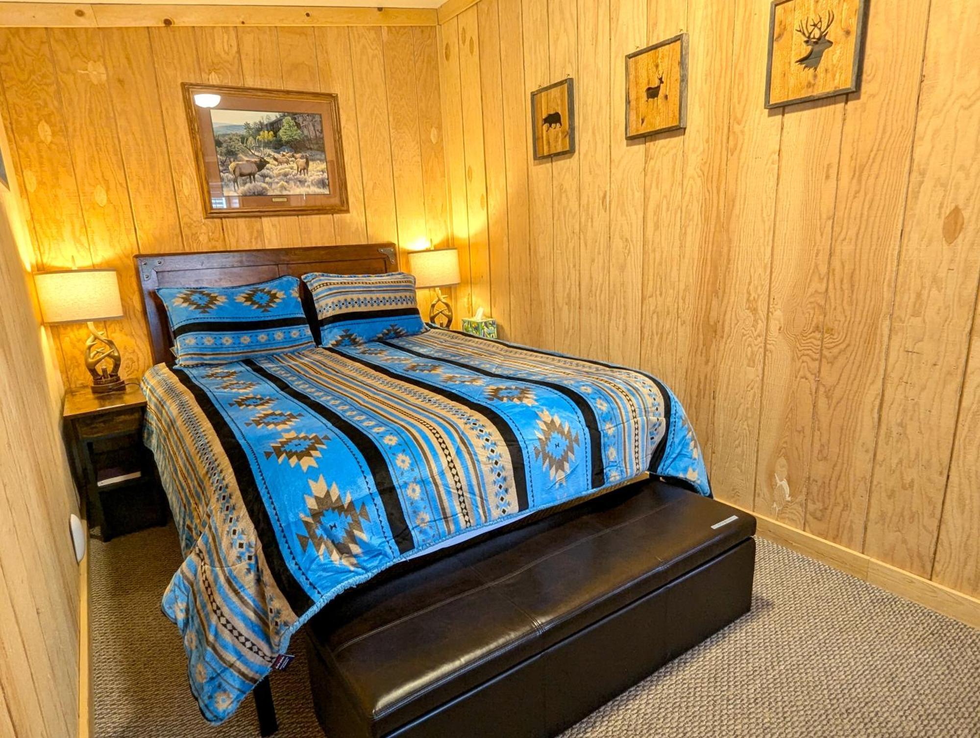 Yellowstone'S Treasure Cabins Gardiner Bagian luar foto
