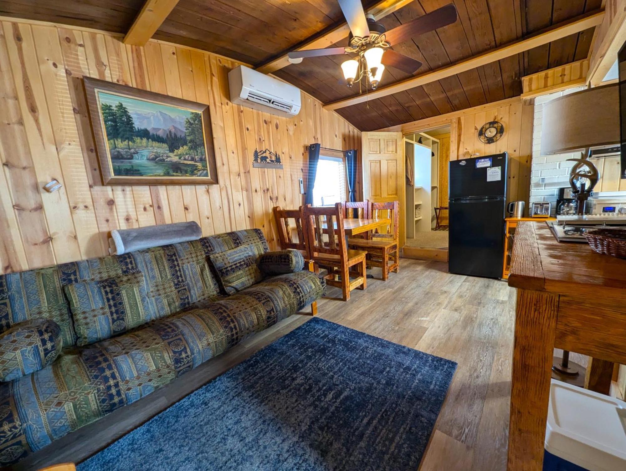 Yellowstone'S Treasure Cabins Gardiner Bagian luar foto